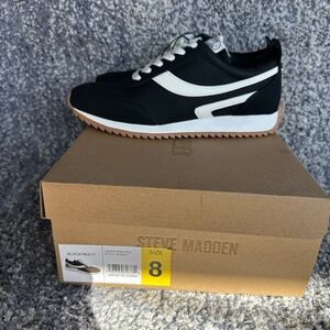 Steve Madden sneakers “Denny” black and white size 8 women’s